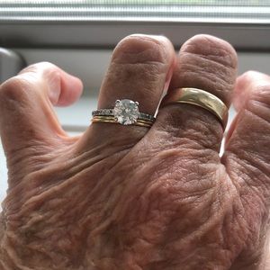 Engagement ring 14 kt white gold cubic zirconia.